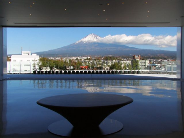 富士山世界遺産センター 最上階展望ホールの画像