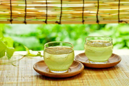 冷たい緑茶の画像