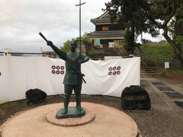 真田神社の奥にあった真田幸村像